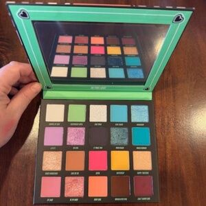 BeautyBay Retro Love Eyeshadow Palette LE